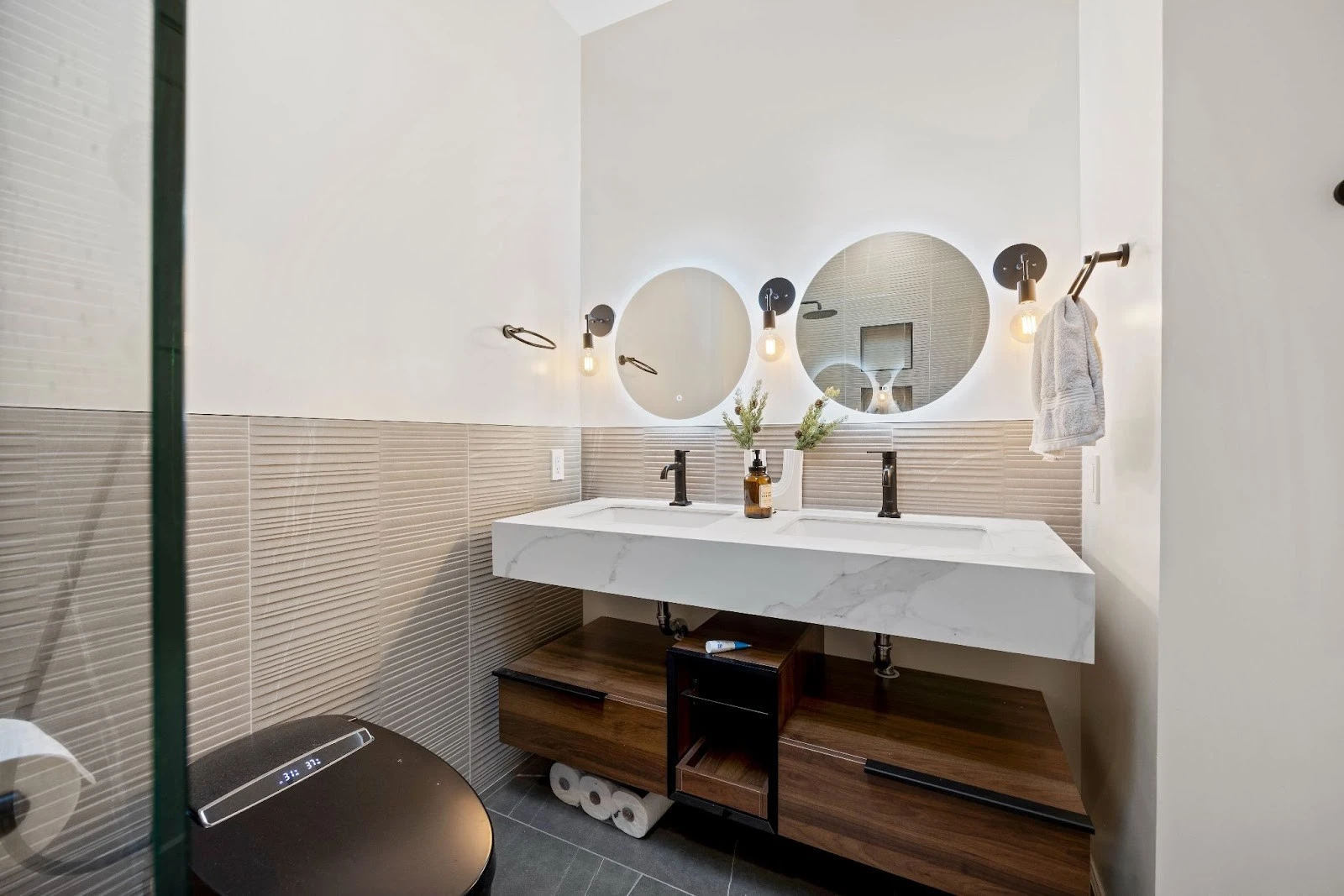 Maximizing Bathroom Spaces