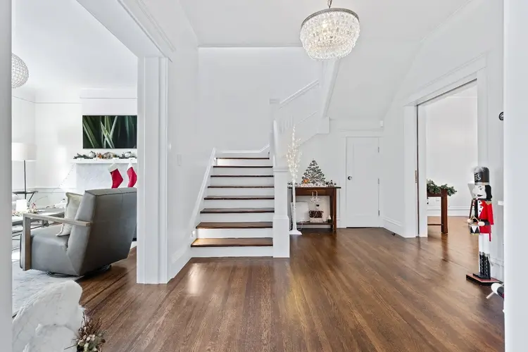 How a General Contractor Burlingame Keep Your Remodel on Track